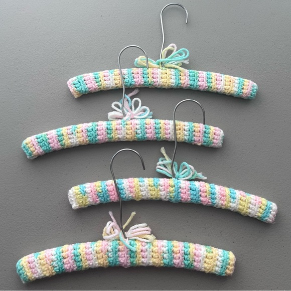 Hand Crocheted Baby Blanket & Four Matching Hangers Set - New - Picture 4 of 10